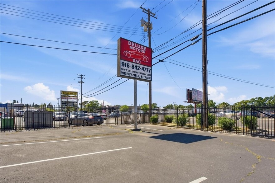 More Photos Of 4554 Auburn Blvd, Sacramento Auto Dealership For Sale