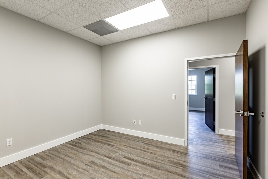 More Photos Of 1500 E Venice Ave, Venice Office For Sale