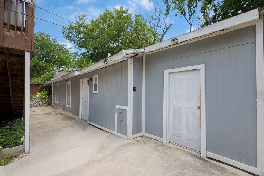More Photos Of 827 W Rosewood Ave, San Antonio Apartments For Sale