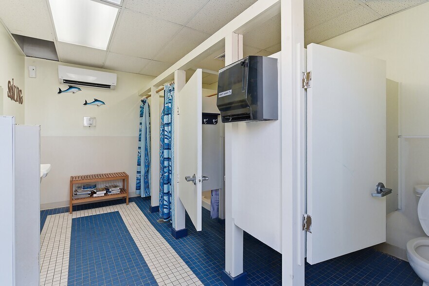 More Photos Of 100 Harbor Inn Rd, Bayville Shipyard For Sale