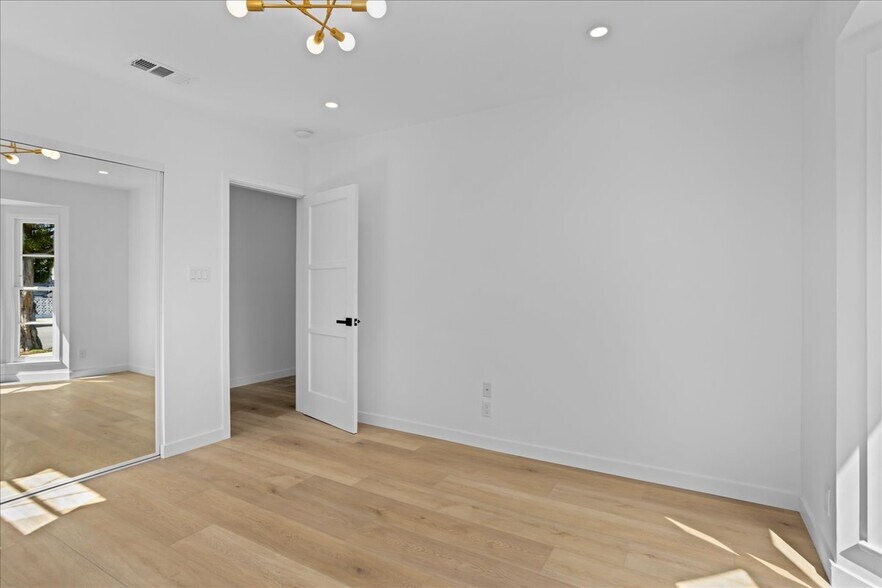 More Photos Of 2218 24th St, Santa Monica Apartments For Sale
