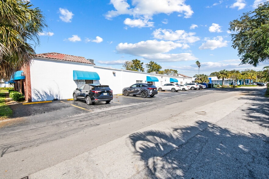More Photos Of 3880 Coconut Creek Pky, Coconut Creek Medical For Sale