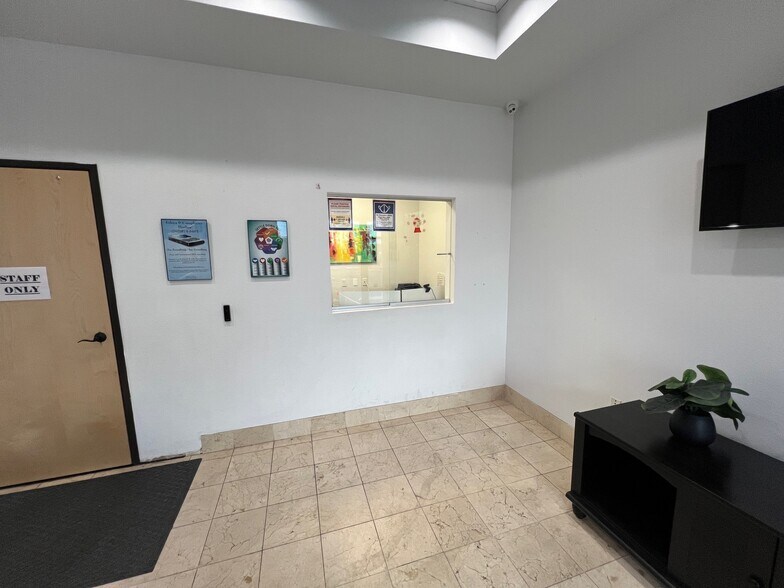 More Photos Of 5765 S Rainbow Blvd, Las Vegas Office For Lease