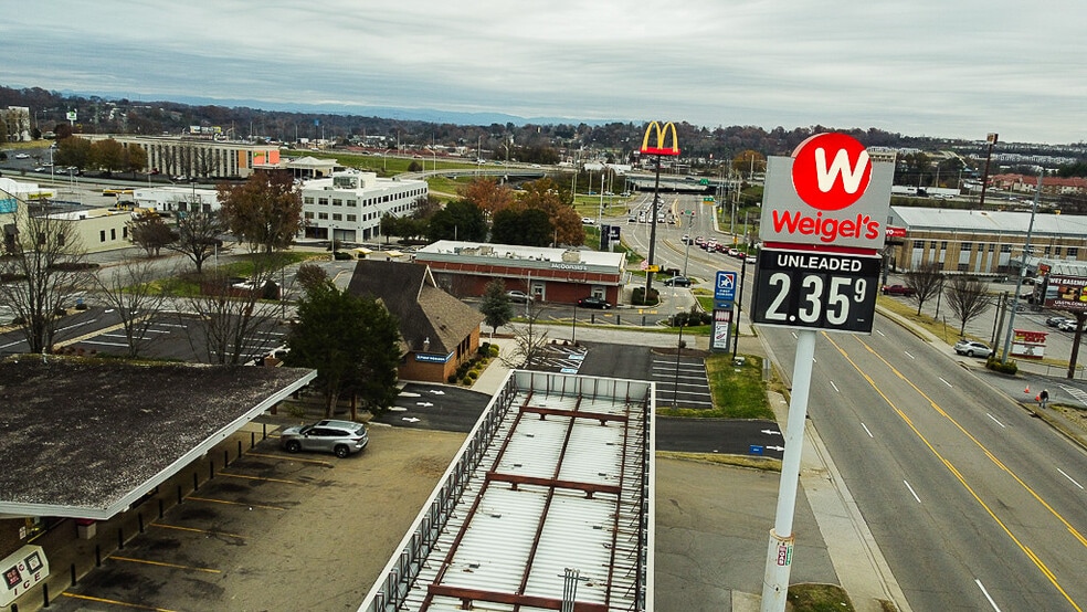 More Photos Of 330 N Cedar Bluff Rd, Knoxville Bank For Sale