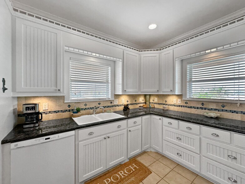 More Photos Of 944 Raymond, Crystal Beach Specialty For Sale