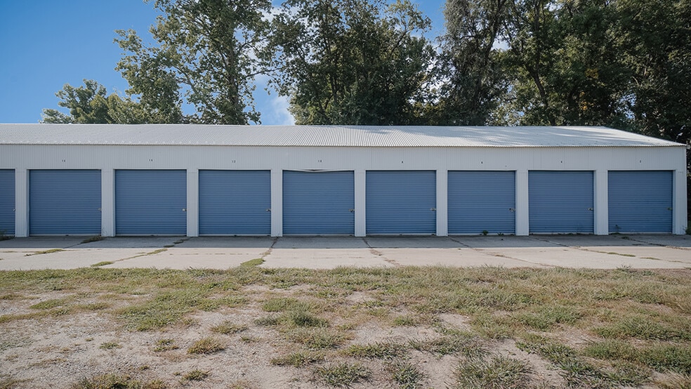 More Photos Of 300 29th St, South Sioux City Self Storage For Sale