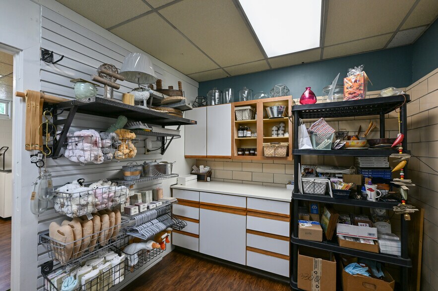 More Photos Of 4434 Wadsworth Rd, Norton Freestanding For Sale