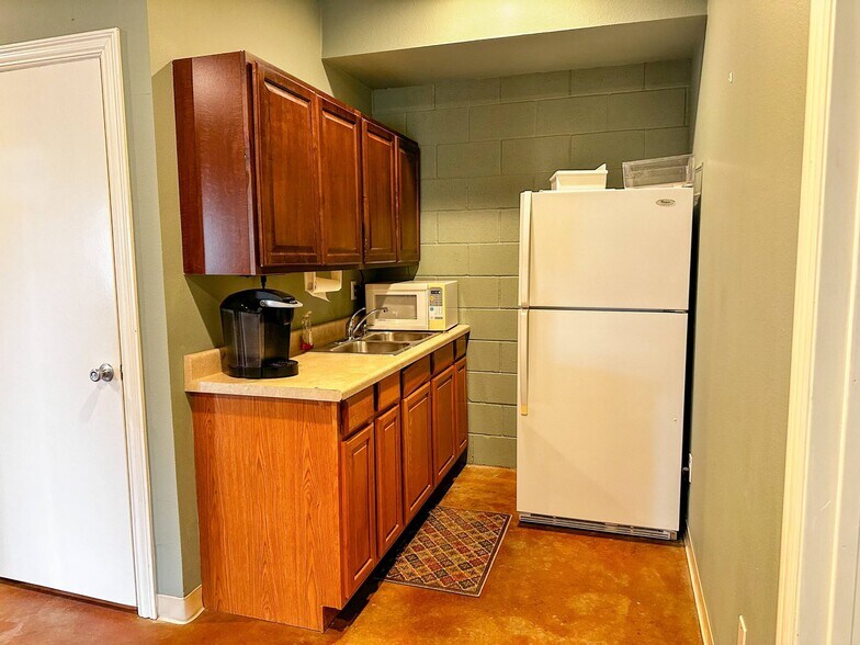 More Photos Of 5677 TX-276, Royse City Office For Lease