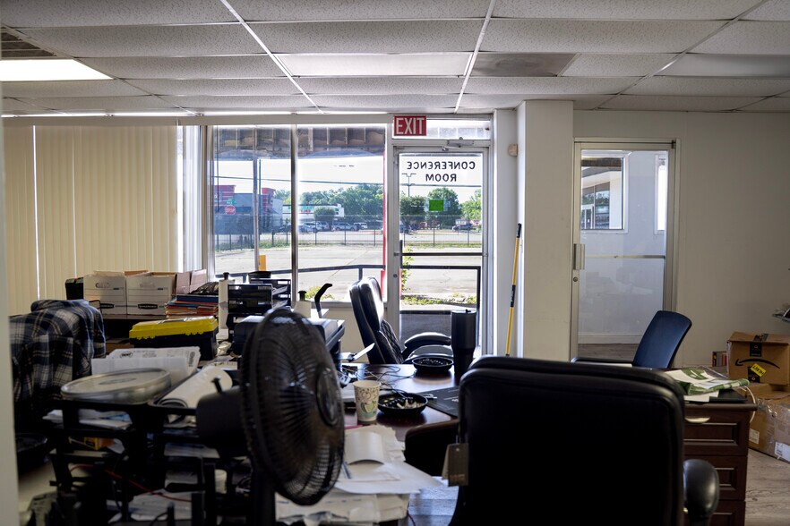 More Photos Of 4925 Avenue H, Rosenberg Warehouse For Lease