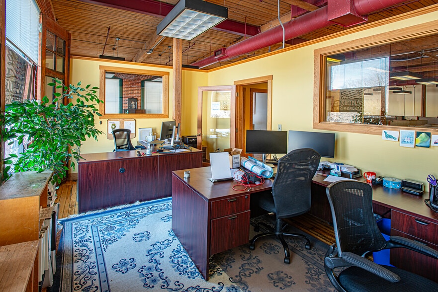 More Photos Of 320 Riverside Dr, Florence Office For Sale
