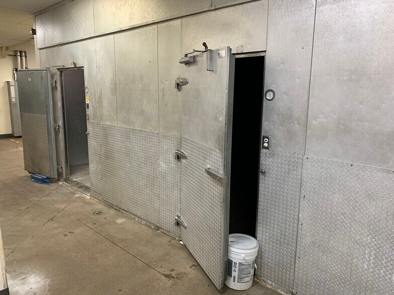 More Photos Of 3915 E 96th St, Indianapolis Storefront For Lease