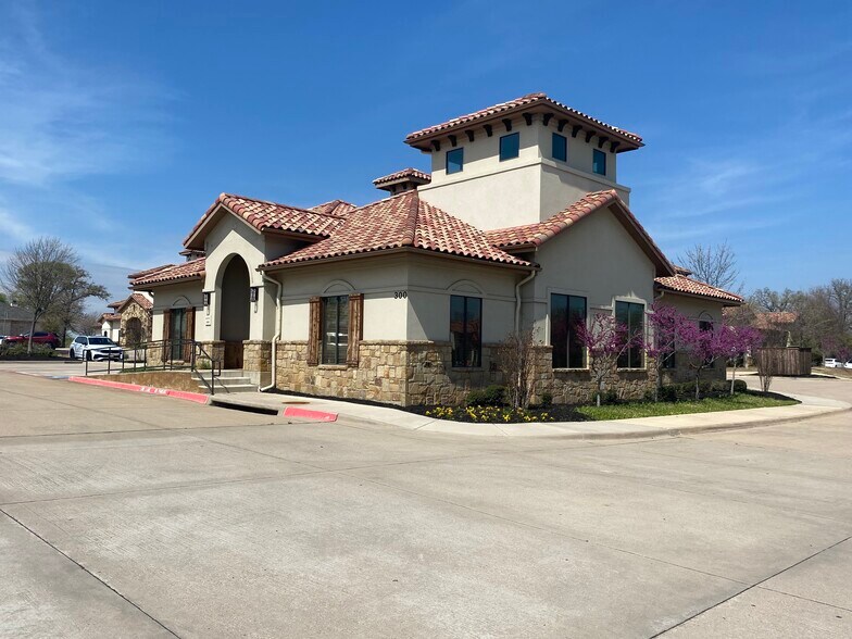 More Photos Of 300 Morrison Park Dr, Southlake Unknown For Lease