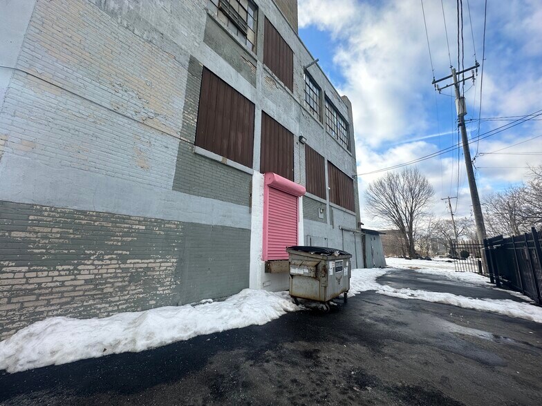 More Photos Of 2600-2604 W Fond Du Lac Ave, Milwaukee Manufacturing For Sale