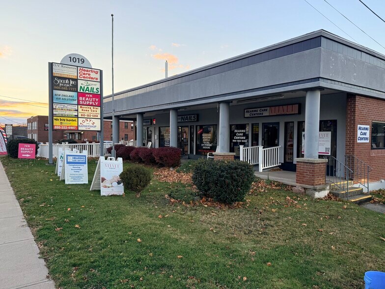 More Photos Of 1019 Farmington Ave, Bristol Office For Lease