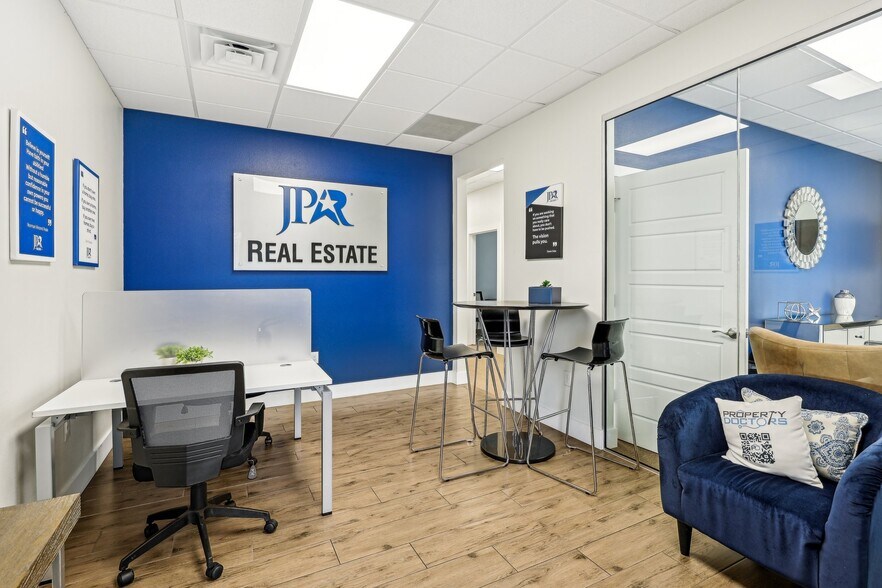 More Photos Of 217 E Debbie Ln, Mansfield Medical For Lease