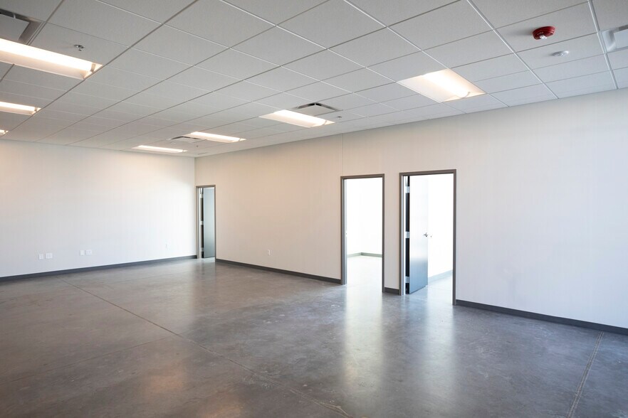 More Photos Of 10200 Edgerton Rd, De Soto Distribution For Lease