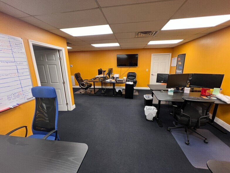 More Photos Of 5208 St Paul St, Tampa Warehouse For Lease