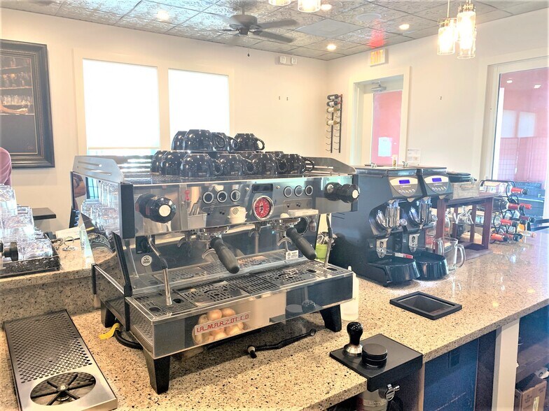 More Photos Of 300 Ash St, Fernandina Beach Storefront Retail Residential For Sale