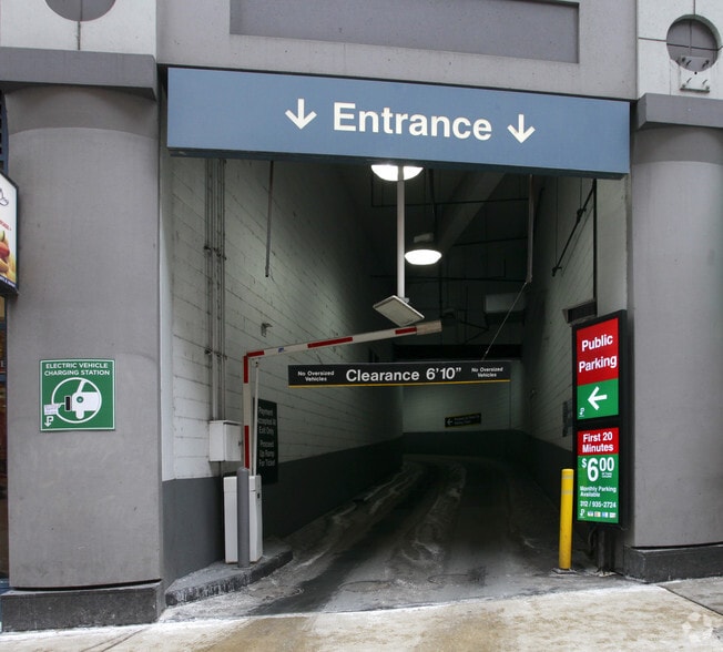 More Photos Of 21-31 E Adams St, Chicago Parking Garage For Lease