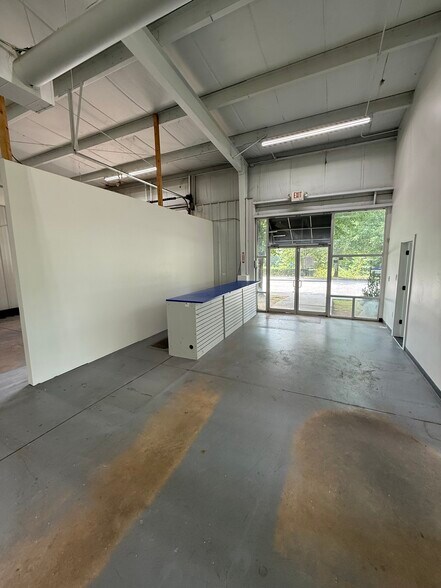 More Photos Of 590 Olympic Dr, Athens Distribution For Lease