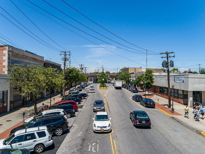 More Photos Of 147 S Wellwood Ave, Lindenhurst Restaurant For Lease
