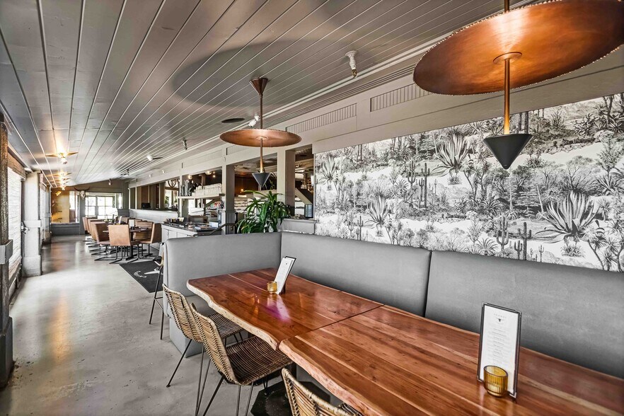 More Photos Of 72620 El Paseo, Palm Desert Restaurant For Sale