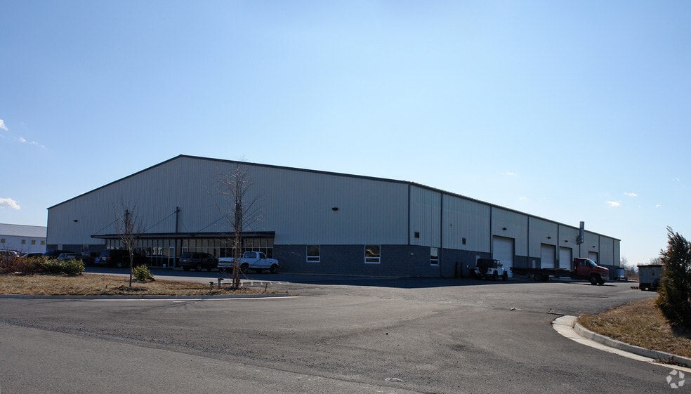 More Photos Of 520 Jack Enders Blvd, Berryville Flex For Lease
