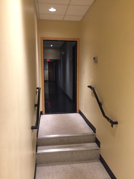 More Photos Of 2402-2406 W 8th Ct, Hialeah Warehouse For Lease