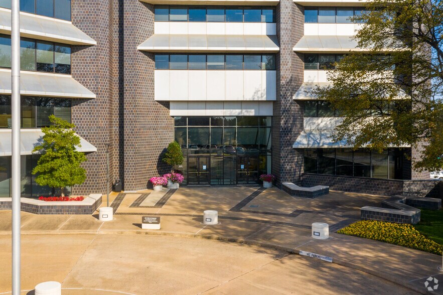 More Photos Of 1717 S Boulder Ave, Tulsa Office For Lease