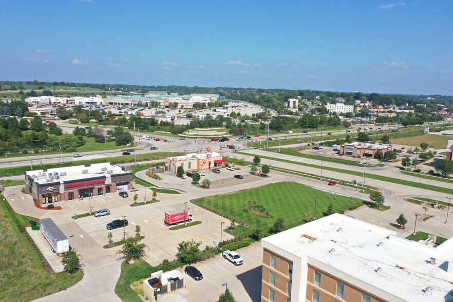 More Photos Of 746 Coral Ridge Ave, Coralville General Retail For Sale