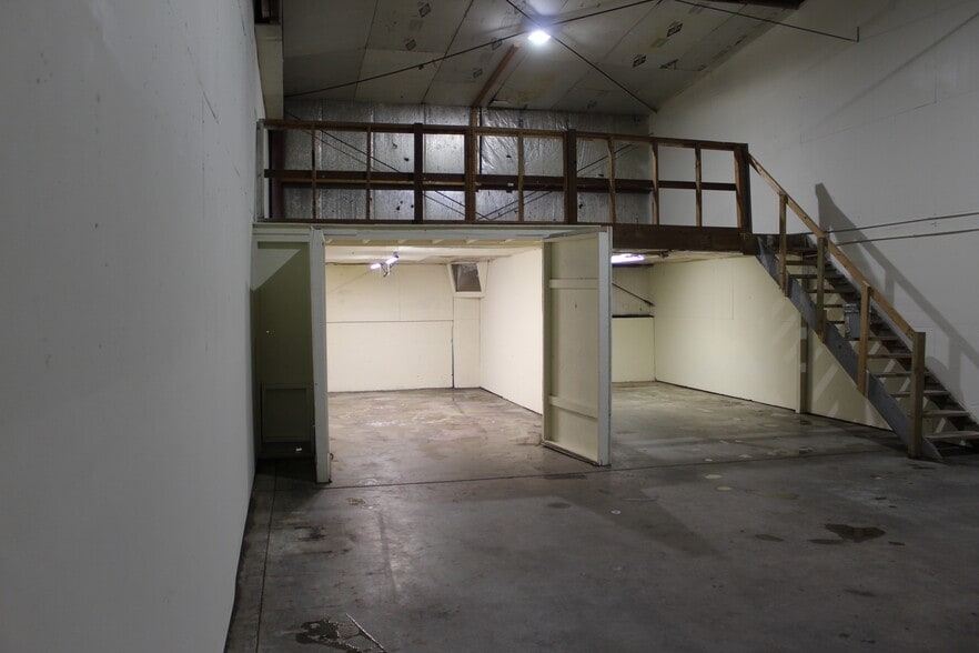 More Photos Of 701-705 Commercial Ave, Sun Prairie Industrial For Sale
