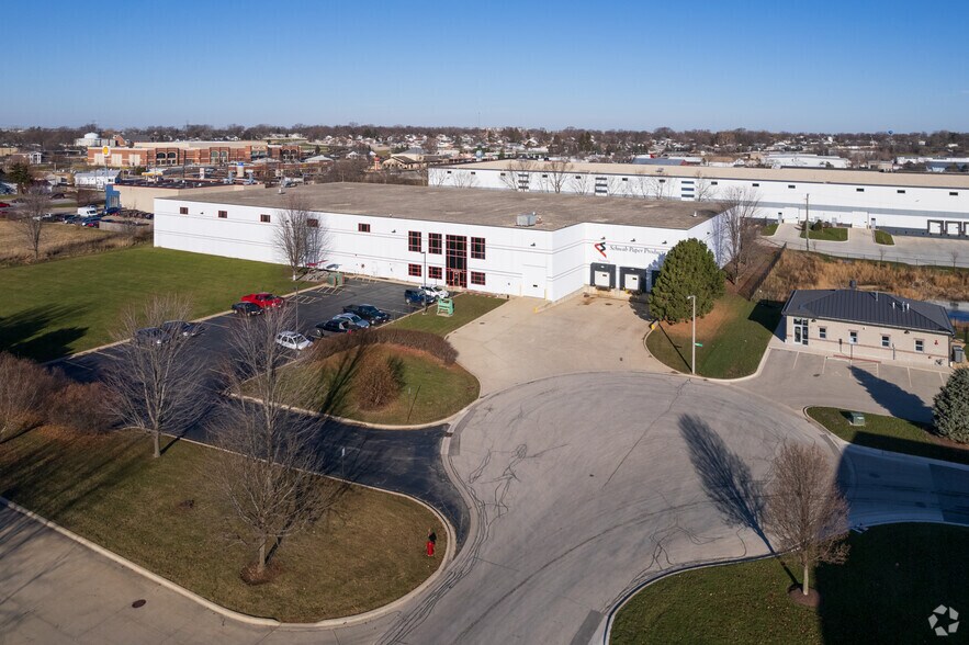 More Photos Of 636 Schwab Cir, Romeoville Manufacturing For Lease