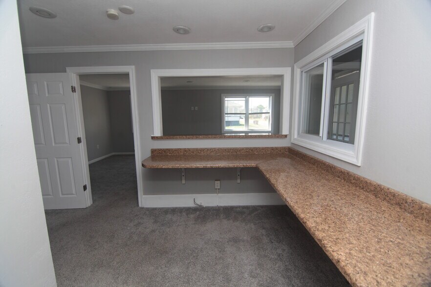 More Photos Of 124 3rd Ave W, Milan Office For Sale