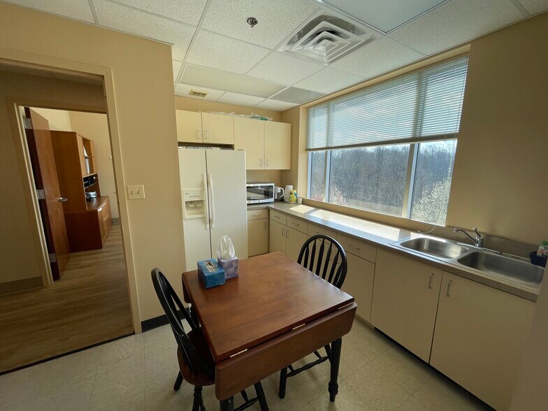 More Photos Of 913 Ridgebrook Rd, Sparks Medical For Sale