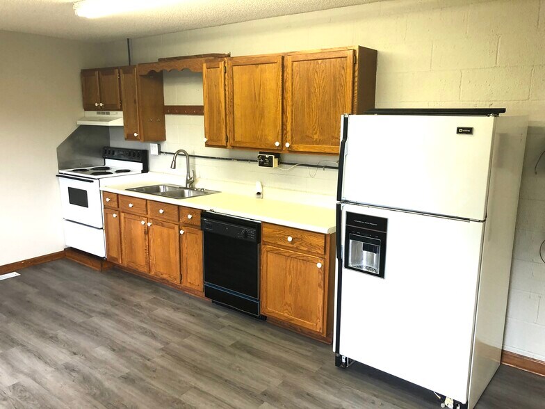 More Photos Of 1222 Hardin Rd, Dallas Manufacturing For Lease