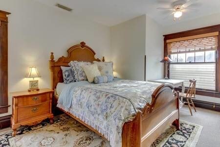 More Photos Of 707 NE 5th St, McMinnville Office For Sale