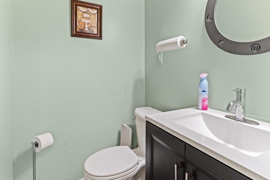 More Photos Of 1550 Lewis Center Rd, Lewis Center Freestanding For Sale