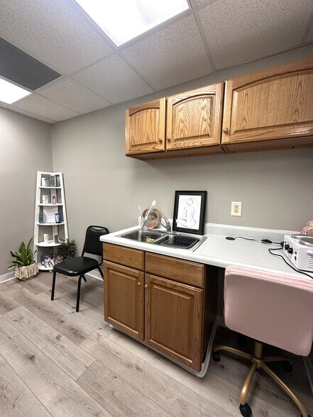 More Photos Of 220 SW 5th St, Woodhull Medical For Sale