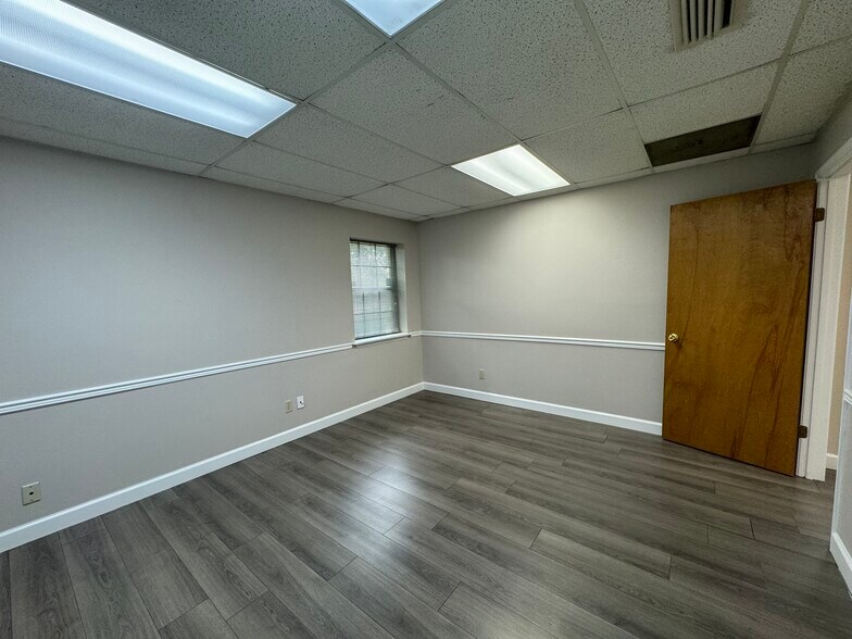 More Photos Of 3938 Sunbeam Rd, Jacksonville Medical For Sale