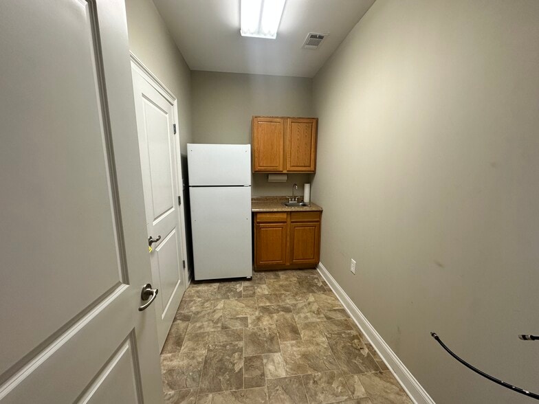 More Photos Of 110 Samaritan Dr, Cumming Medical For Lease
