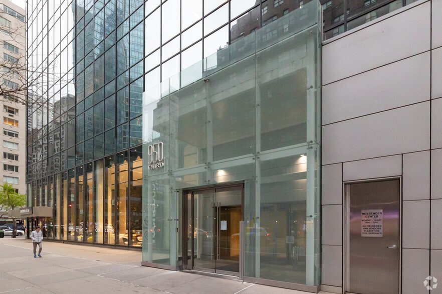 More Photos Of 950 Third Ave, New York Office For Lease