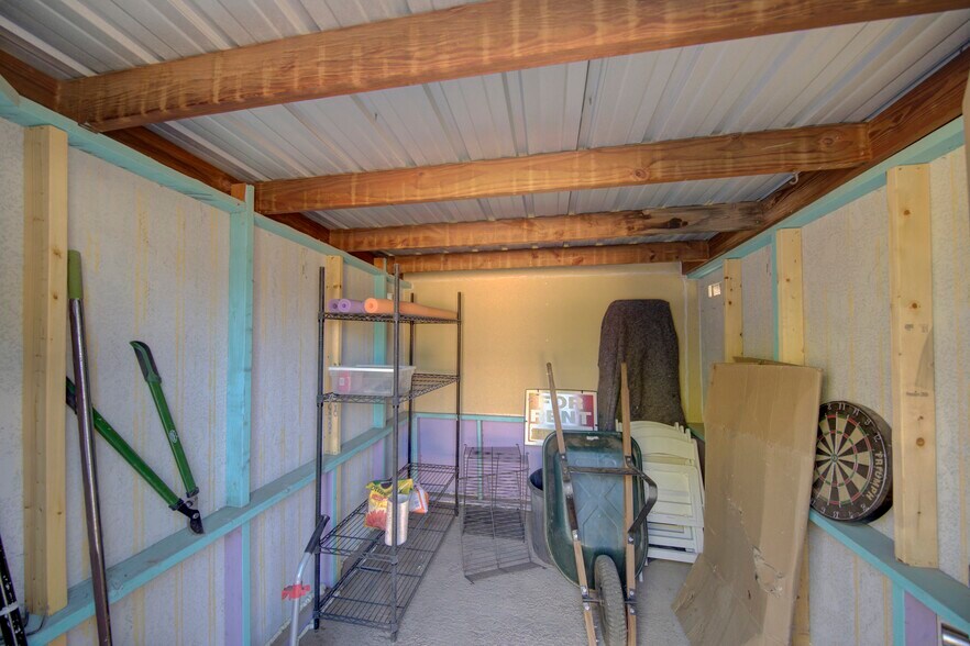 More Photos Of 405 W Avenue E, Alpine Specialty For Sale