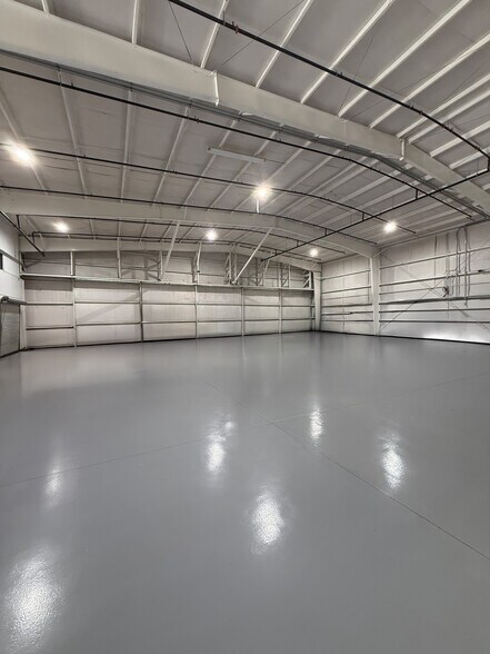 More Photos Of 435 S Air Park Rd, Edgewater Manufacturing For Sale