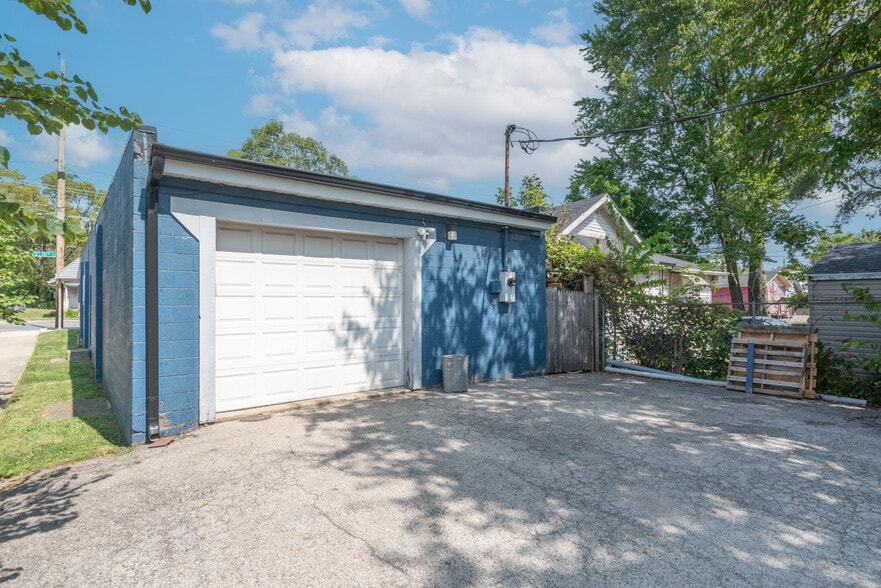 More Photos Of 3659 W 10th St, Indianapolis Freestanding For Sale