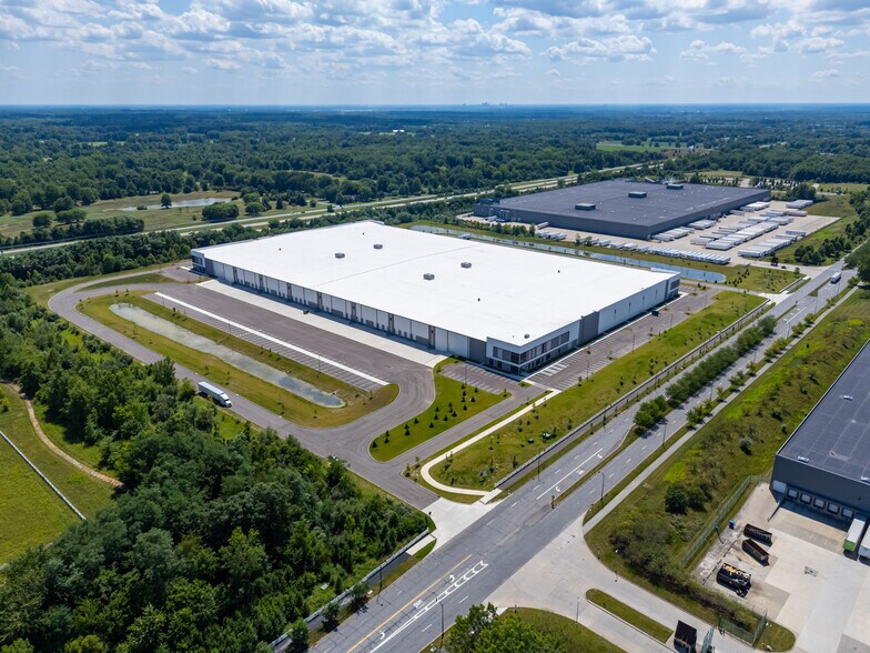 More Photos Of 7915 Smith's Mill Rd, New Albany Distribution For Lease