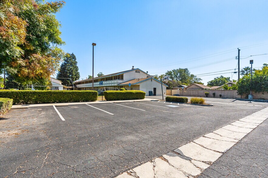 More Photos Of 101 W Clinton Ave, Fresno Specialty For Sale