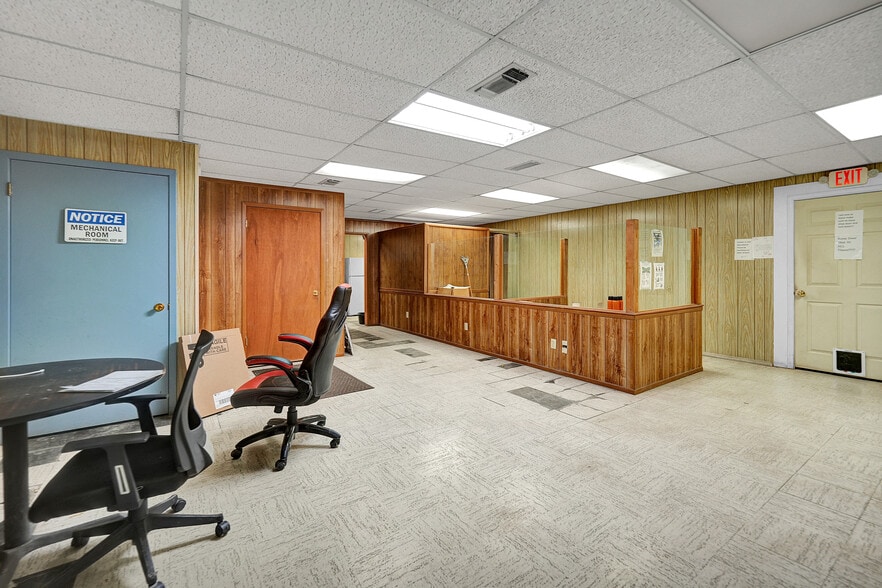 More Photos Of 5508 S FM 1788, Midland Light Distribution For Sale