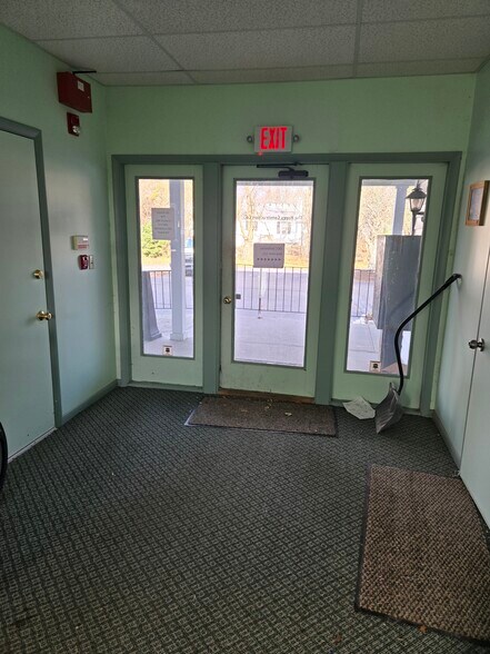 More Photos Of 10 Bluff Ave, Clinton Medical For Sale