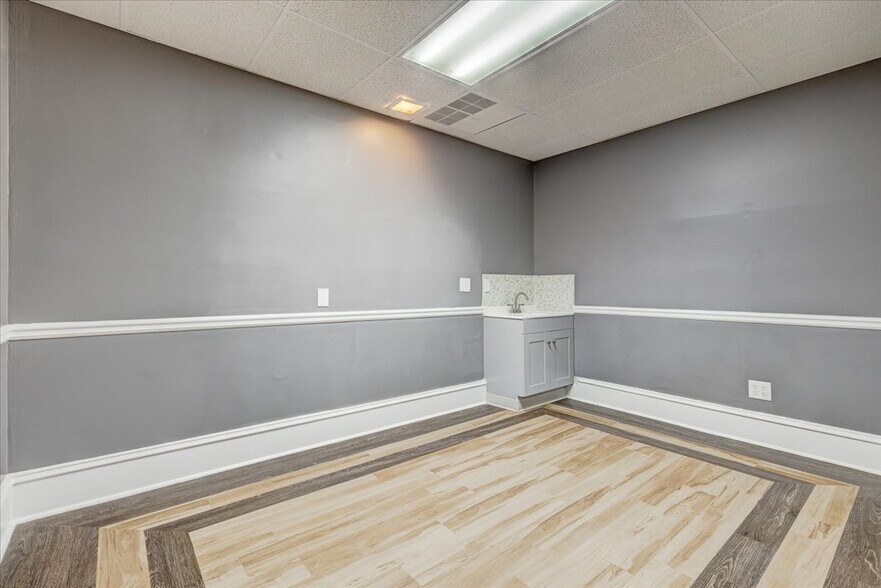 More Photos Of 7175 Jonesboro Rd, Morrow Office For Lease