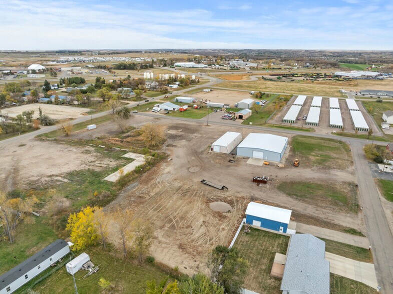 More Photos Of 4015 11th Ave SE, Minot Service For Sale